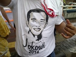 Pendukung Jokowi Capres Galang Tanda Tangan di Bundaran HI