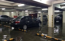 Hujan Terus Mengguyur, Basement Tamani Cafe Kemang Tergenang Air