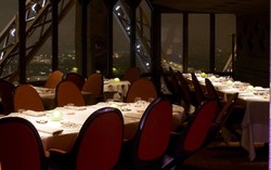 Jika Berkunjung ke Menara Eiffel, Jangan Lupa Mampir ke Restoran Ini!