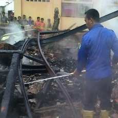 Gudang SDN Gayam Ludes Terbakar
