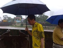 Tengah Malam Tadi, Jokowi Sempat Sambangi Korban Banjir Kp Pulo