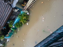 Banjir Sepaha Genangi Perumahan Harapan Baru Bekasi