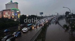 Hindari Banjir di TB Simatupang, Pemotor Boleh Masuk Tol