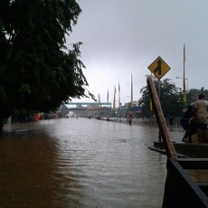 Banjir Hingga 2 Meter, Kp Melayu-Casablanca Terputus Total