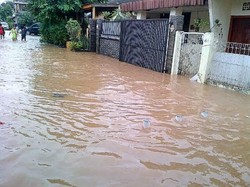 Berlan Banjir, Warga Bingung Cari Makanan Berharap Bantuan