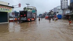 Ini Perbandingan Tinggi Banjir Kampung Pulo dengan Jalan Raya Jatinegara