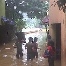 Banjir Setinggi 50-100 Cm, Kompleks Pasar Cipulir Jaksel Ditutup