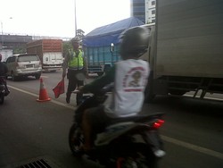 TB Simatupang Belum Dapat Dilewati, Tol Lenteng Agung 2 Tersendat