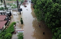 Kota Liburan Dikepung Banjir? Tetap Traveling dengan Tips Ini