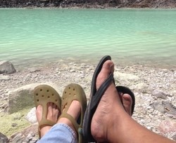 Dingin-dingin Romantis di Bandung? Ya Kawah Putih!