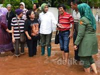 Airin Tinjau Lokasi Banjir