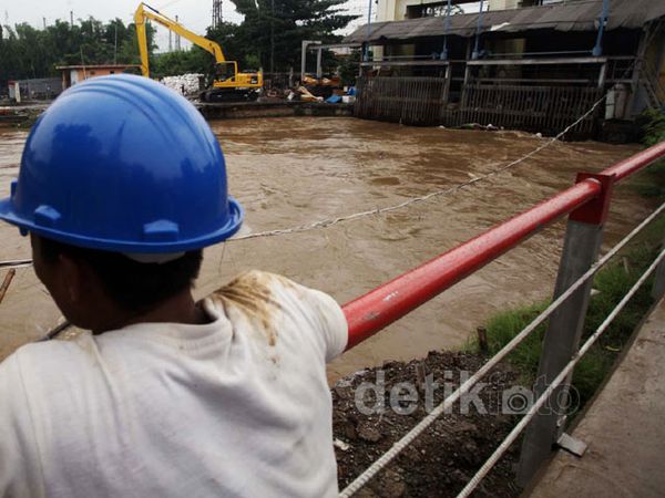 Pintu Air Manggarai Akan Dibuka Perlahan