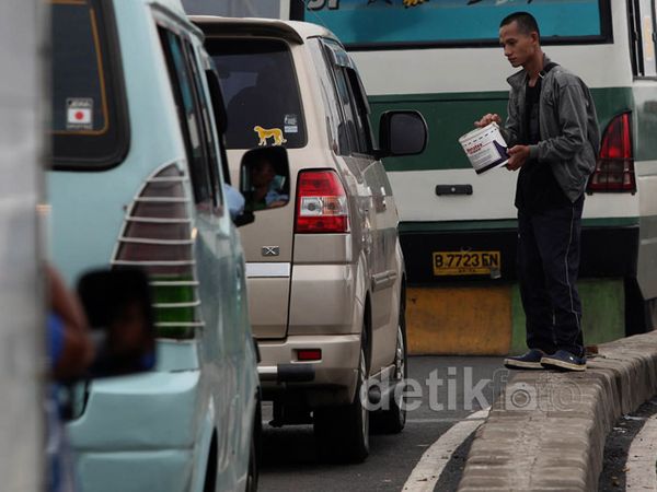 Banjir Datang, Peminta Sumbangan Beraksi