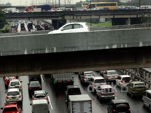 Tol Jagorawi Arah Jakarta Macet Parah