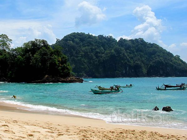 Eksotiknya Teluk Ijo di Banyuwangi