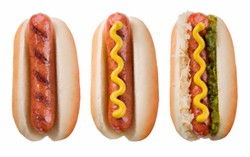 Sstt... Ini Rahasia Menyusun Hot Dog Agar Tak Berlepotan Saat Dimakan!