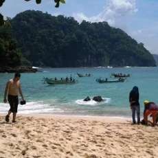 Eksotisme Jalur Darat dan Laut Pantai Teluk Ijo