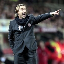 Seperti Milan, Hari Ini Livorno Juga Pecat Pelatihnya