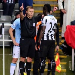 Wasit Anulir Golnya ke Gawang City, Tiote Heran dan Kecewa