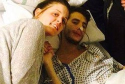 Tahu Hidupnya Tak Lama Lagi, Pemuda Ini Nikahi Kekasihnya di RS