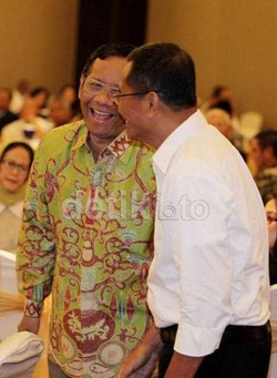 Mahfud: Saya Pernah Terima Sesuatu dari Akil, Obat Asam Urat