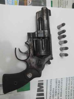 Warga Serahkan 1 Pucuk Senpi Ke Polres Aceh Pidie