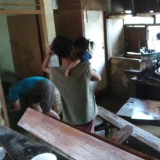 Banjir Mulai Surut, Warga Kp Pulo Mulai Bersihkan Sampah dan Lumpur