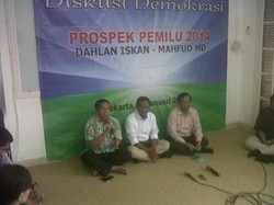 Dahlan dan Mahfud MD Gelar Diskusi Prospek Pemilu 2014 Sambil Lesehan