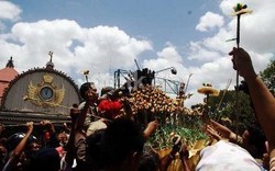 Doa Belum Selesai, Ribuan Warga Langsung Menyerbu Gunungan Keraton