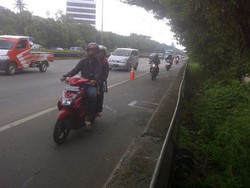 Masih Ada Genangan Air di TB Simatupang, Motor Boleh Masuk Tol JORR