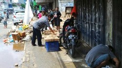 Banjir Kampung Pulo Surut, Para Pemilik Toko Sembako Berbenah