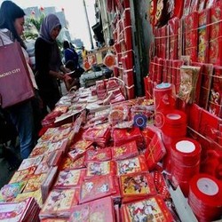 Dolar Menguat, Harga Pernak-pernik Imlek Impor Melonjak 20%