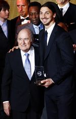Gol Terbaik 2013 Milik Zlatan Ibrahimovic