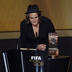 Gelar Pesepakbola Wanita Terbaik Dunia 2013 Jadi Milik Nadine Angerer