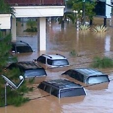 Banjir Hanyutkan 75 Rumah di Manado
