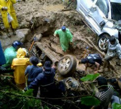  Berbagai Penampakan Dahsyatnya Banjir Maut di Manado