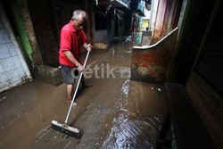 Rumah Lembab Pasca Banjir, 20 Warga Petamburan Pilih Bertahan di Pengungsian