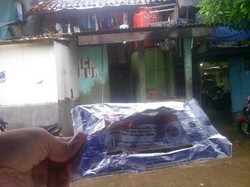 Saat Caleg Berkampanye di Tengah Pengungsian Banjir