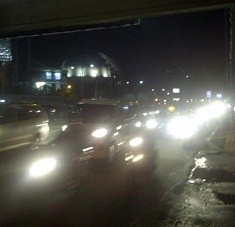 Jelang Tengah Malam, Gatot Subroto Masih Ramai Kendaraan