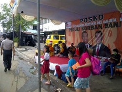 Posko Parpol Hingga Caleg Hiasi Lokasi Banjir di Kampung Pulo Jaktim