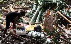 Dampak Banjir, Banyak Sampah Berserakan di Otista dan Jatinegara