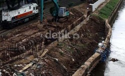 Perbaikan Tanggul Latuharhari Kelar Bulan Ini, PU Juga Keruk 82 Situ DKI