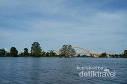 Melintasi Sungai Terbesar di Indonesia