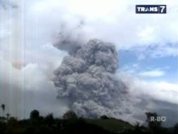 Sinabung Kembali Erupsi
