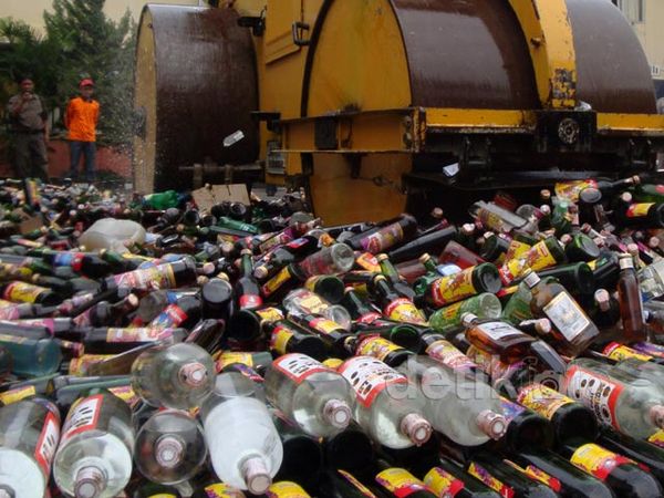 Ribuan Miras Sitaan Dimusnahkan