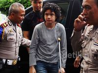 Dul Datangi Lantas Polda Metro Pakai Tongkat 