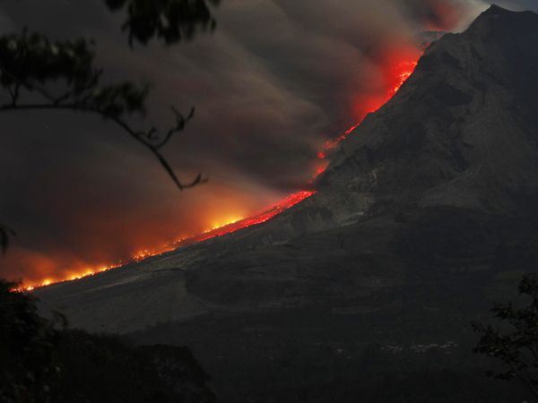 Sinabung Terus Meletus