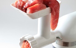 Bahaya di Dapur Bisa Disebabkan oleh Gilingan Daging dan Parutan Keju (2)