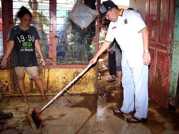 Korban Banjir Terima Bantuan