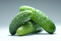 Mitos! Makan Nanas Bikin Keputihan dan Ketimun Bikin Miss V Becek